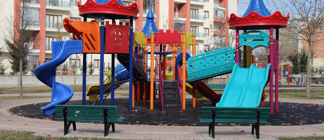Açık Hava Oyun Parkları: Güvenli ve Eğitici Tasarım İpuçları